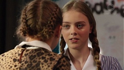 Piper Willis, Willow Somers (posing as Willow Bliss) in Neighbours Episode 