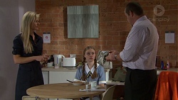 Andrea Somers (posing as Dee), Willow Somers (posing as Willow Bliss), Toadie Rebecchi in Neighbours Episode 7551