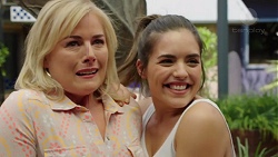 Lauren Turner, Paige Novak in Neighbours Episode 