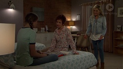 Willow Somers (posing as Willow Bliss), Susan Kennedy, Andrea Somers (posing as Dee) in Neighbours Episode 7556