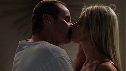 Toadie Rebecchi, Andrea Somers (posing as Dee) in Neighbours Episode 7562