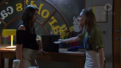 Paige Smith, Piper Willis in Neighbours Episode 7575