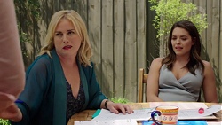 Lauren Turner, Paige Novak in Neighbours Episode 