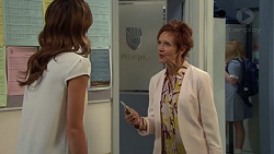 Elly Conway, Susan Kennedy in Neighbours Episode 7589