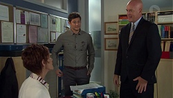 Susan Kennedy, Finn Kelly, Trent Edwards in Neighbours Episode 7589