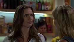 Amy Williams, Steph Scully in Neighbours Episode 