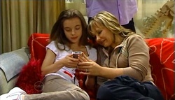 Summer Hoyland, Steph Scully in Neighbours Episode 