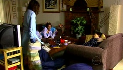 Katya Kinski, Rachel Kinski, Zeke Kinski in Neighbours Episode 