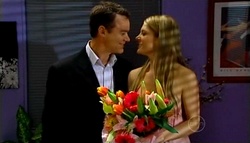 Paul Robinson, Izzy Hoyland in Neighbours Episode 