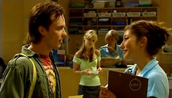 Robert Robinson (posing as Cameron Robinson), Elle Robinson, Katya Kinski in Neighbours Episode 4943