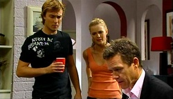 Robert Robinson (posing as Cameron Robinson), Elle Robinson, Paul Robinson in Neighbours Episode 4972