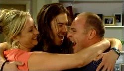 Janelle Timmins, Dylan Timmins, Kim Timmins in Neighbours Episode 