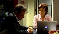 Paul Robinson, Lyn Scully in Neighbours Episode 4975