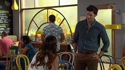 Elly Conway, Finn Kelly in Neighbours Episode 