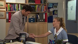 Finn Kelly, Xanthe Canning in Neighbours Episode 