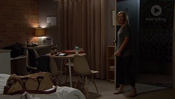 Steph Scully in Neighbours Episode 