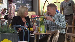 Sheila Canning, Clive Gibbons in Neighbours Episode 7667