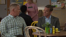 Clive Gibbons, Paul Robinson in Neighbours Episode 7667
