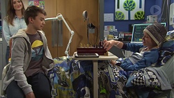 Amy Williams, Jimmy Williams, Ollie Fernez in Neighbours Episode 7675