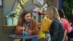 Amy Williams, Steph Scully in Neighbours Episode 