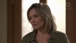 Steph Scully in Neighbours Episode 