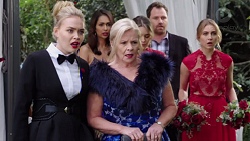 Xanthe Canning, Dipi Rebecchi, Sheila Canning, Paige Novak, Shane Rebecchi, Piper Willis in Neighbours Episode 