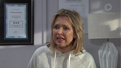 Steph Scully in Neighbours Episode 