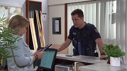 Steph Scully, Mark Brennan in Neighbours Episode 7722
