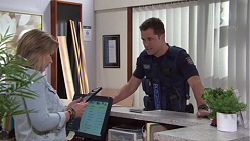 Steph Scully, Mark Brennan in Neighbours Episode 